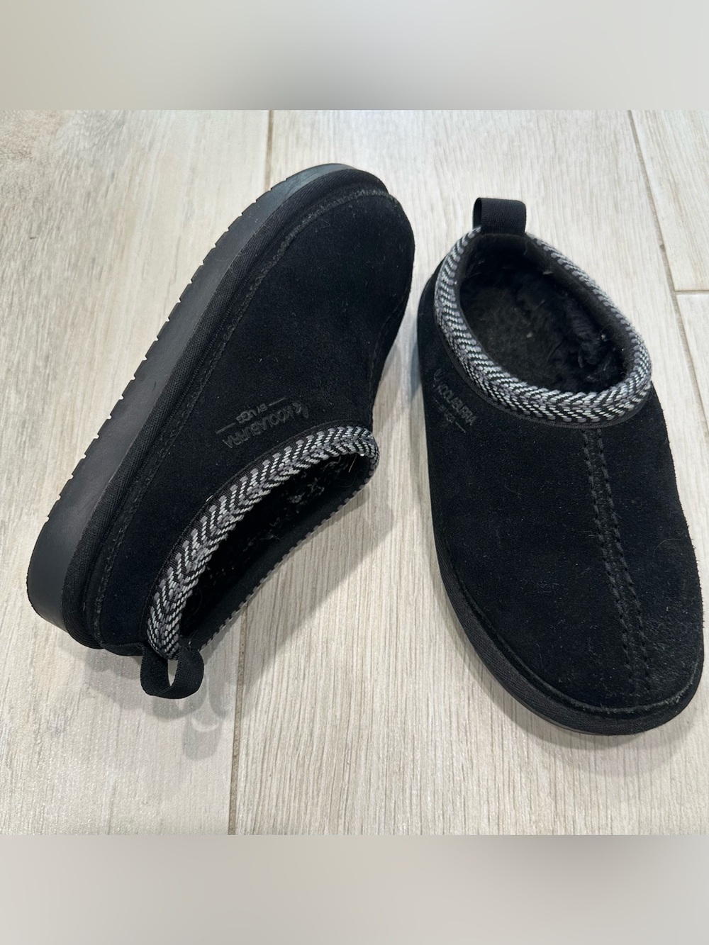 Koolaburra by UGG Kids Black Suede Slippers Size 2